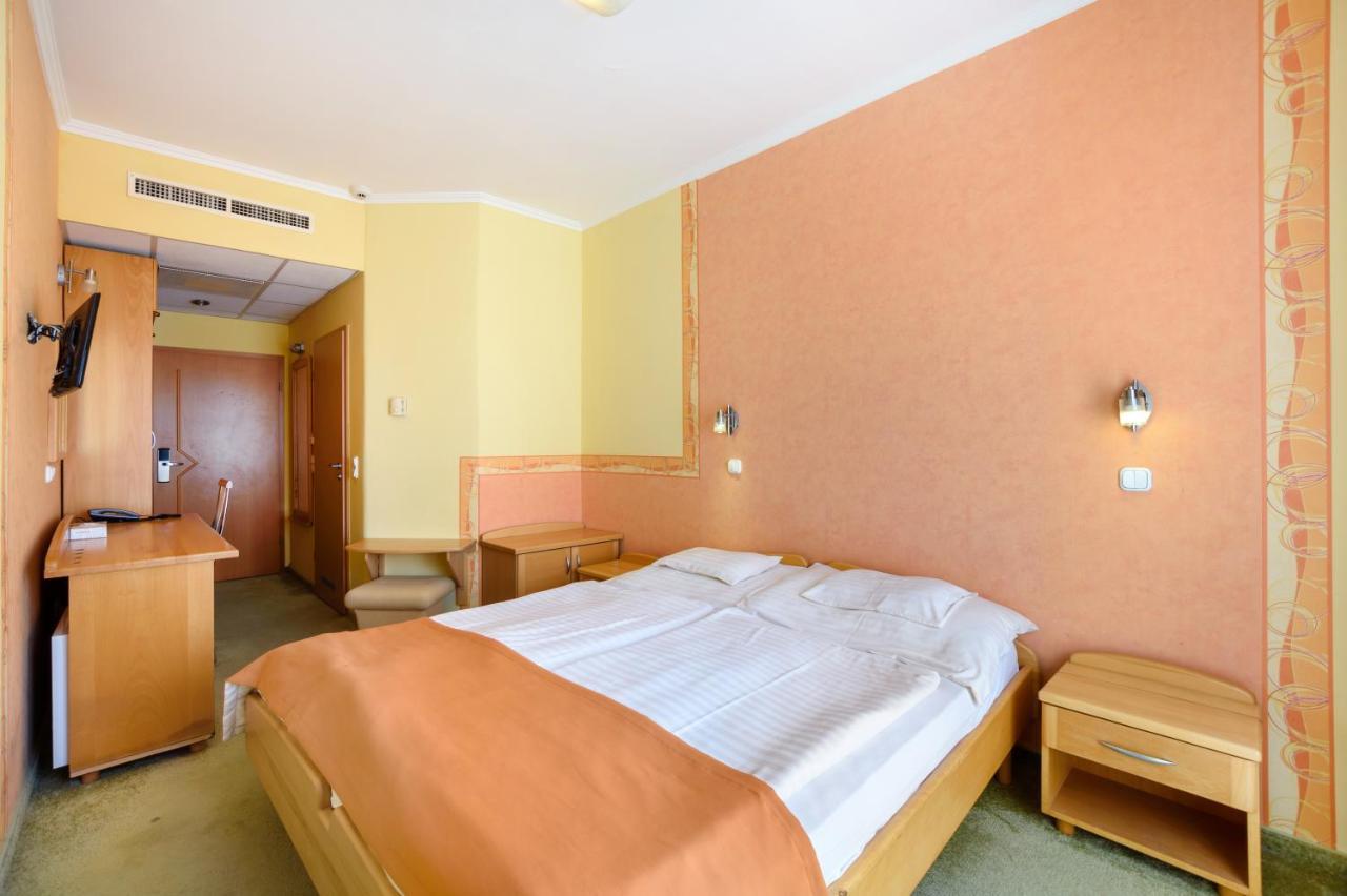 Negy Evszak Hotel 3*
