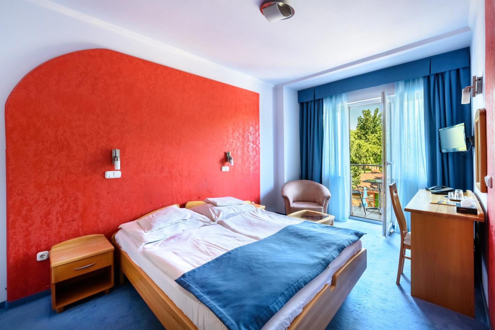 Negy Evszak Hotel 3*